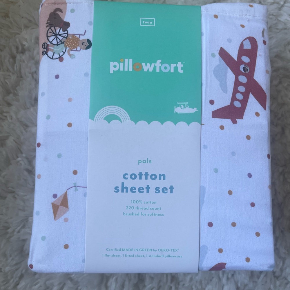 Pillowfort White and Red Cotton Sheet Set